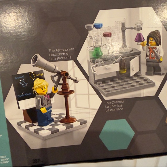 NEW LEGO Research Institute 21110 Retired Set - Picture 3 of 5